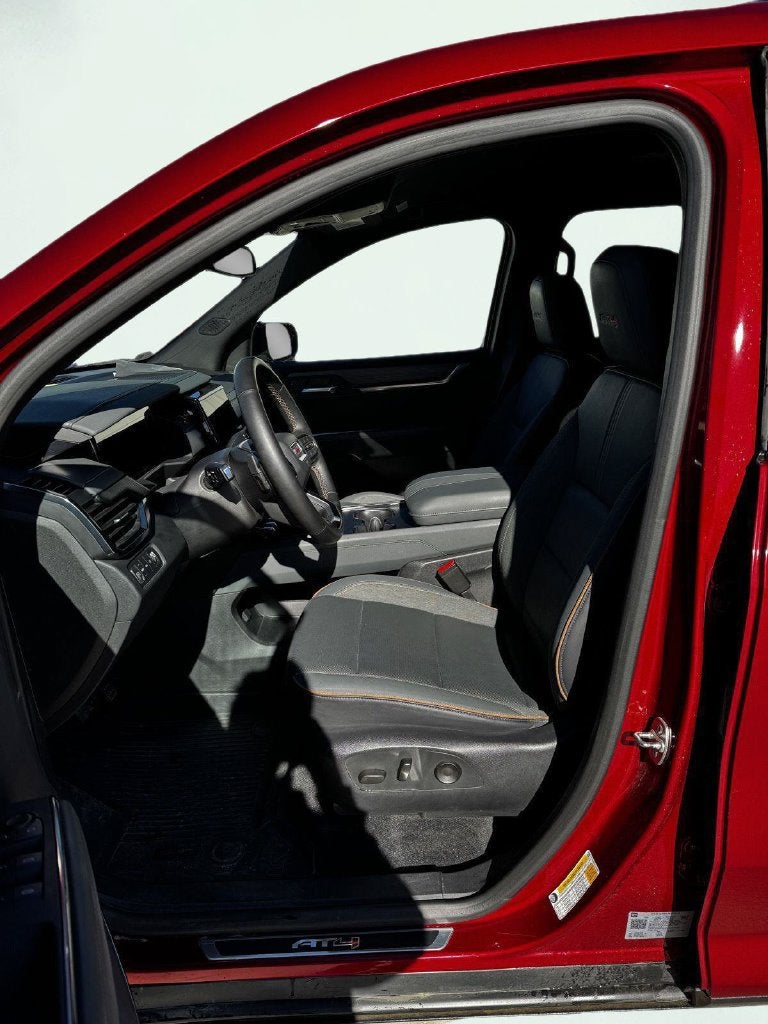 2025 GMC Acadia AT4