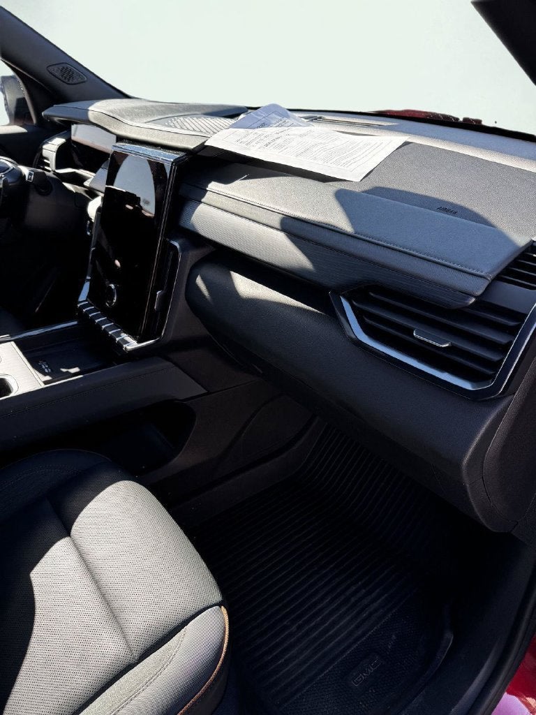 2025 GMC Acadia AT4