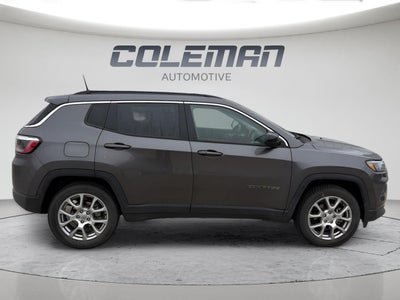 2022 Jeep Compass Latitude Lux